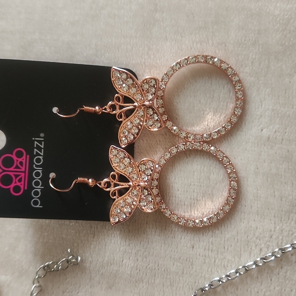 NWT- 4 Piece Paparazzi Jewelry Bundle- Iridescent, Pink, Copper, Gold - Picture 6 of 10